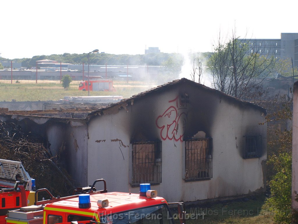 Feuer Koeln Ossendorf Butzweiler Hof neben IKEA P416.JPG